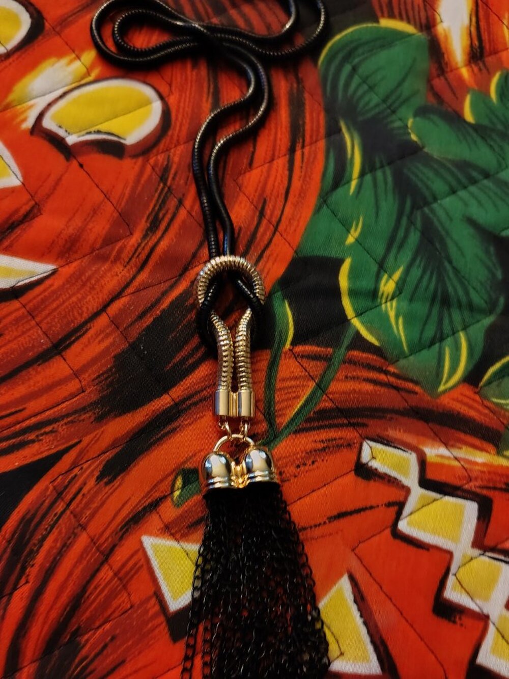 Ladies necklace  all  balck metal/gold metal